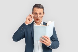 Los libros escitos por economistas y profesionales en finanzas te ayudarán con la gestión de tu dinero.